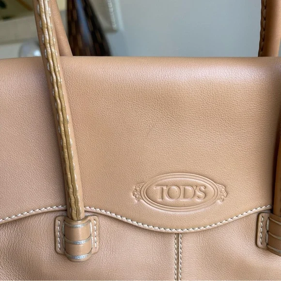 Tod’s D Bag Handbag - Camel / Tan Leather Shoulder Bag